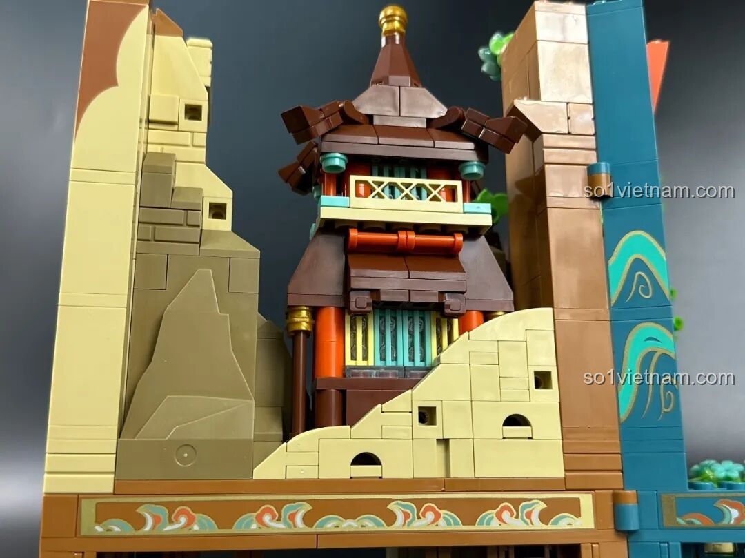 Cảnh quan bên phải của bộ lắp ghép Keeppley K19906 Màn hình tranh Đôn Hoàng với minifigure tiên nữ.