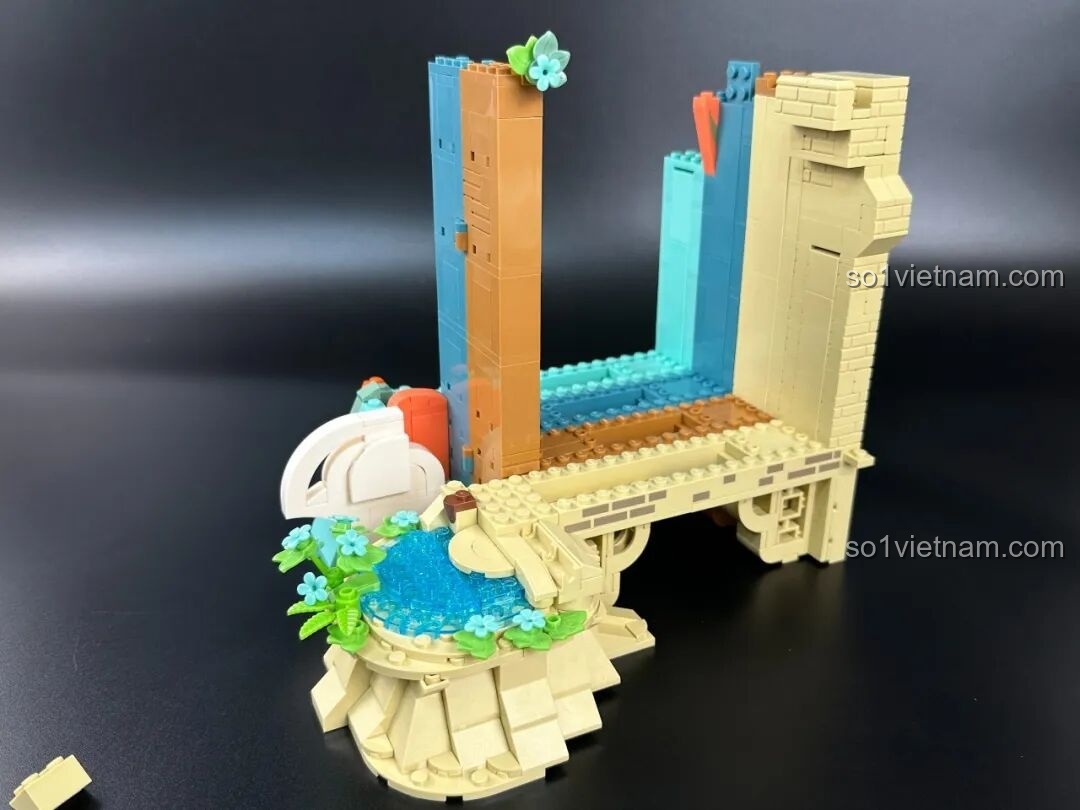 Cảnh quan bên trái của bộ lắp ghép Keeppley K19906 Màn hình tranh Đôn Hoàng với lạc đà và thương nhân.