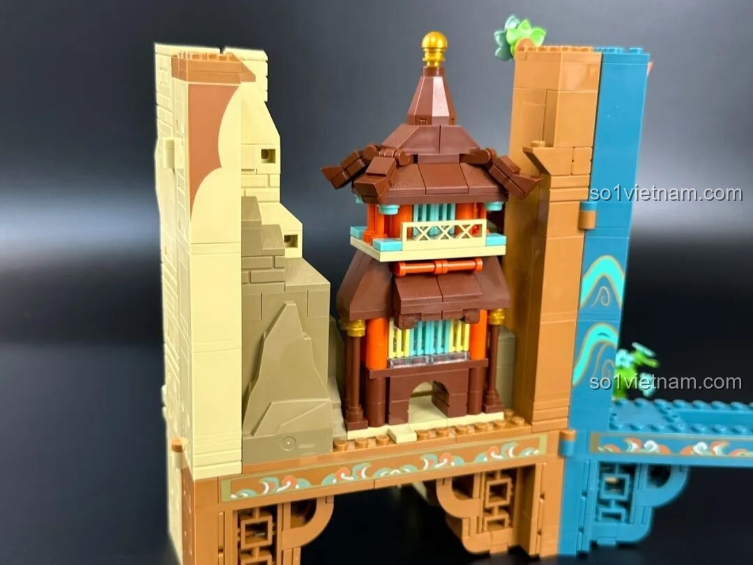 Cận cảnh chi tiết các ngọn núi và kiến trúc nhỏ trong tấm bên phải của bộ lắp ghép Keeppley K19906.