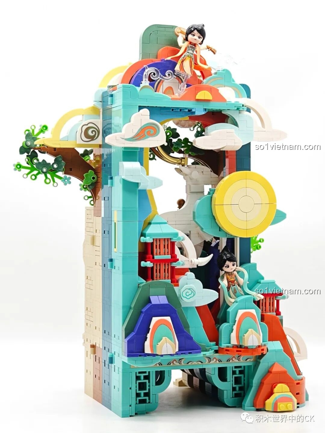 Cận cảnh các chi tiết mây và cây cối trên đỉnh mô hình Keeppley K19906 Màn Hình Tranh Đôn Hoàng, tạo cảm giác bồng bềnh.