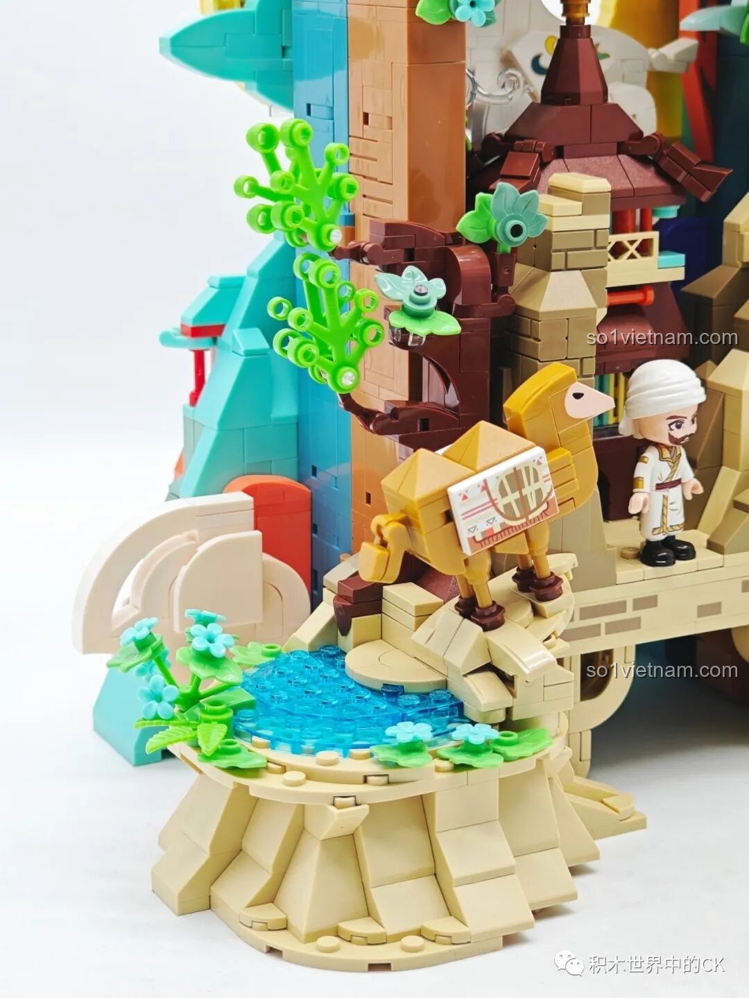 Cận cảnh các họa tiết hoa văn sóng nước và mây trên phần đế của Keeppley K19906 Màn Hình Tranh Đôn Hoàng, màu sắc hài hòa.