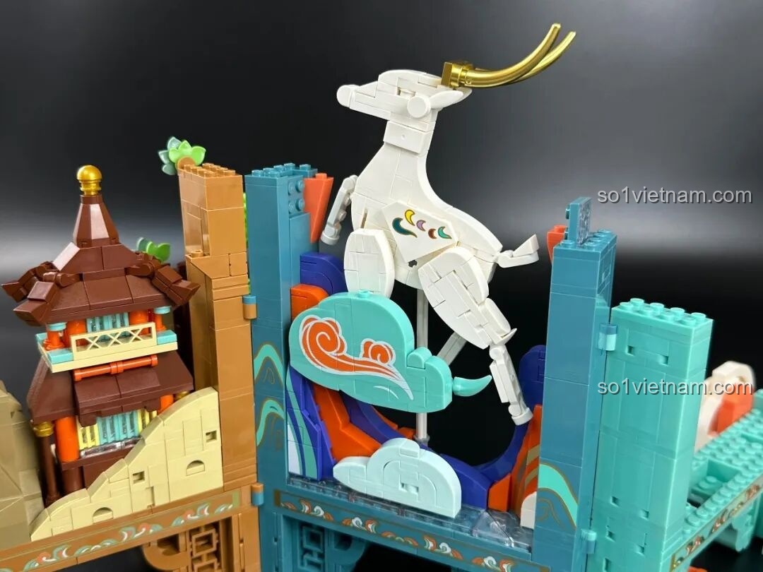 Cận cảnh chi tiết mây và cây xanh ở phần trên của bộ lắp ghép Keeppley K19906.