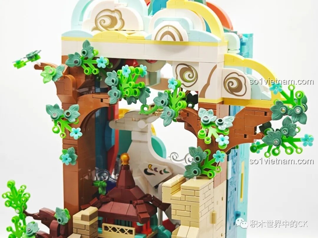 Cận cảnh minifigure tiên nữ đang bay lượn trên mây trong Keeppley K19906 Màn Hình Tranh Đôn Hoàng, tư thế uyển chuyển.