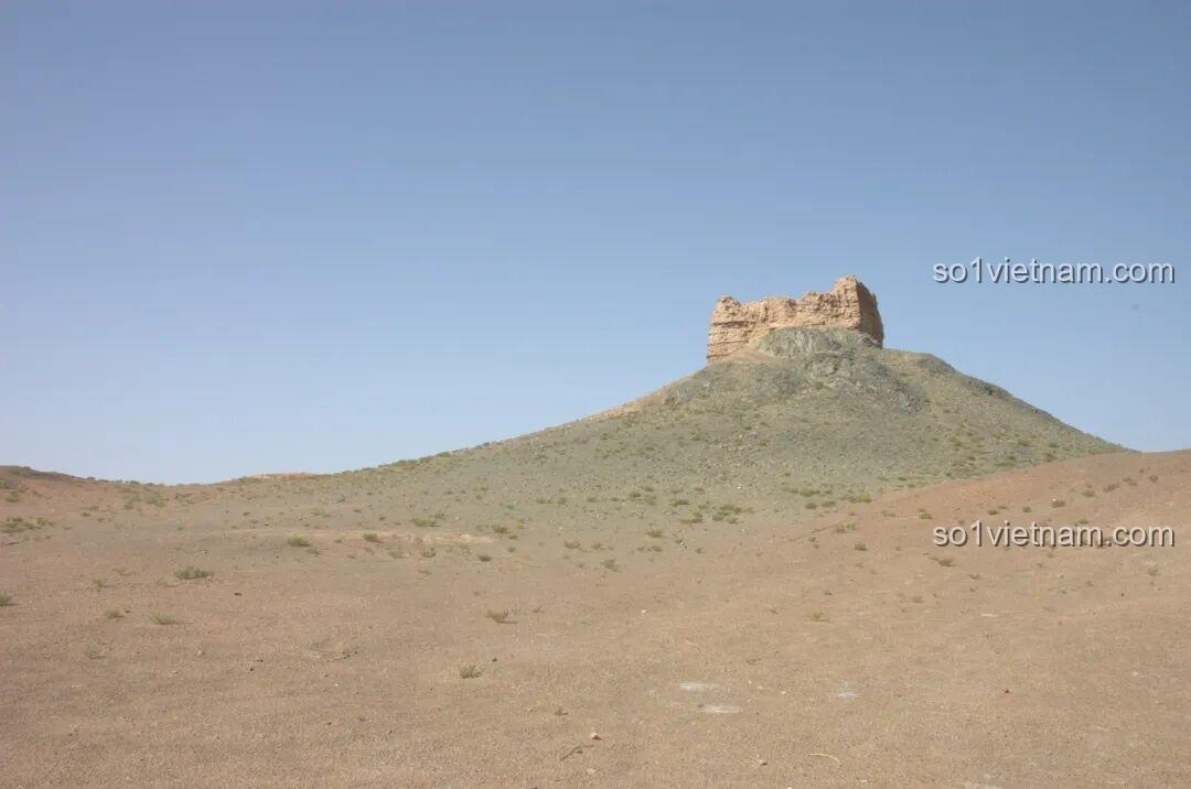 Hình ảnh thực tế của Hang Mạc Cao (Mogao Grottoes) ở Đôn Hoàng, di sản văn hóa thế giới.