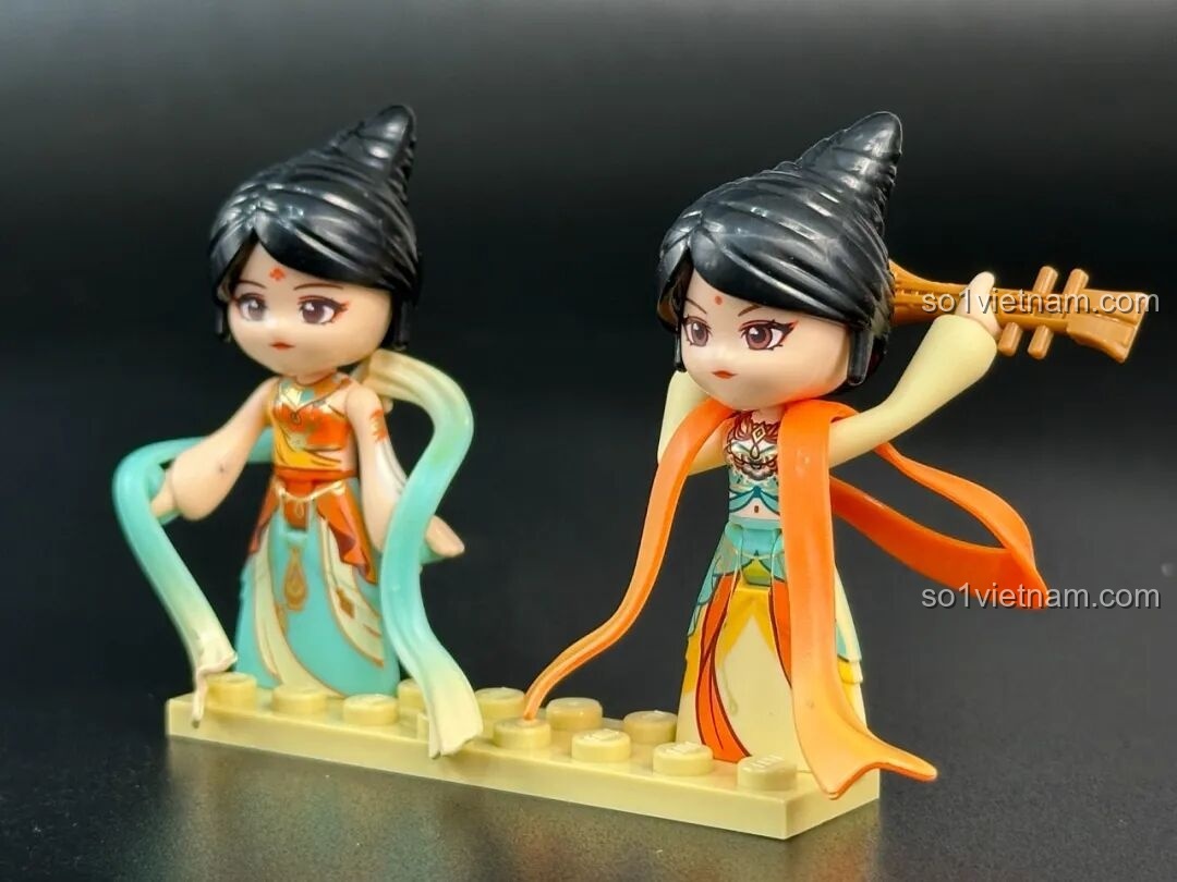 Phần nền bên phải của bộ lắp ghép Keeppley K19906 Màn hình tranh Đôn Hoàng, với các chi tiết núi non.