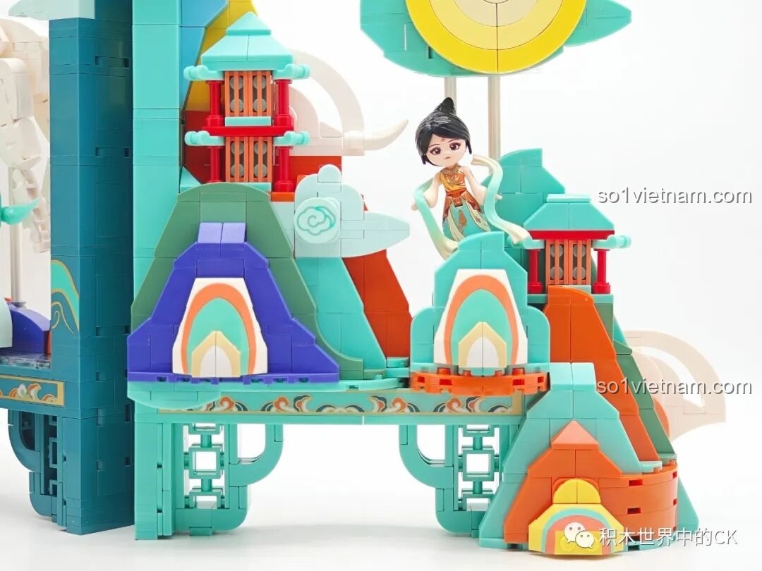 Mô hình Keeppley K19906 Màn Hình Tranh Đôn Hoàng hoàn thiện, nhìn từ dưới lên, cấu trúc vững chắc.