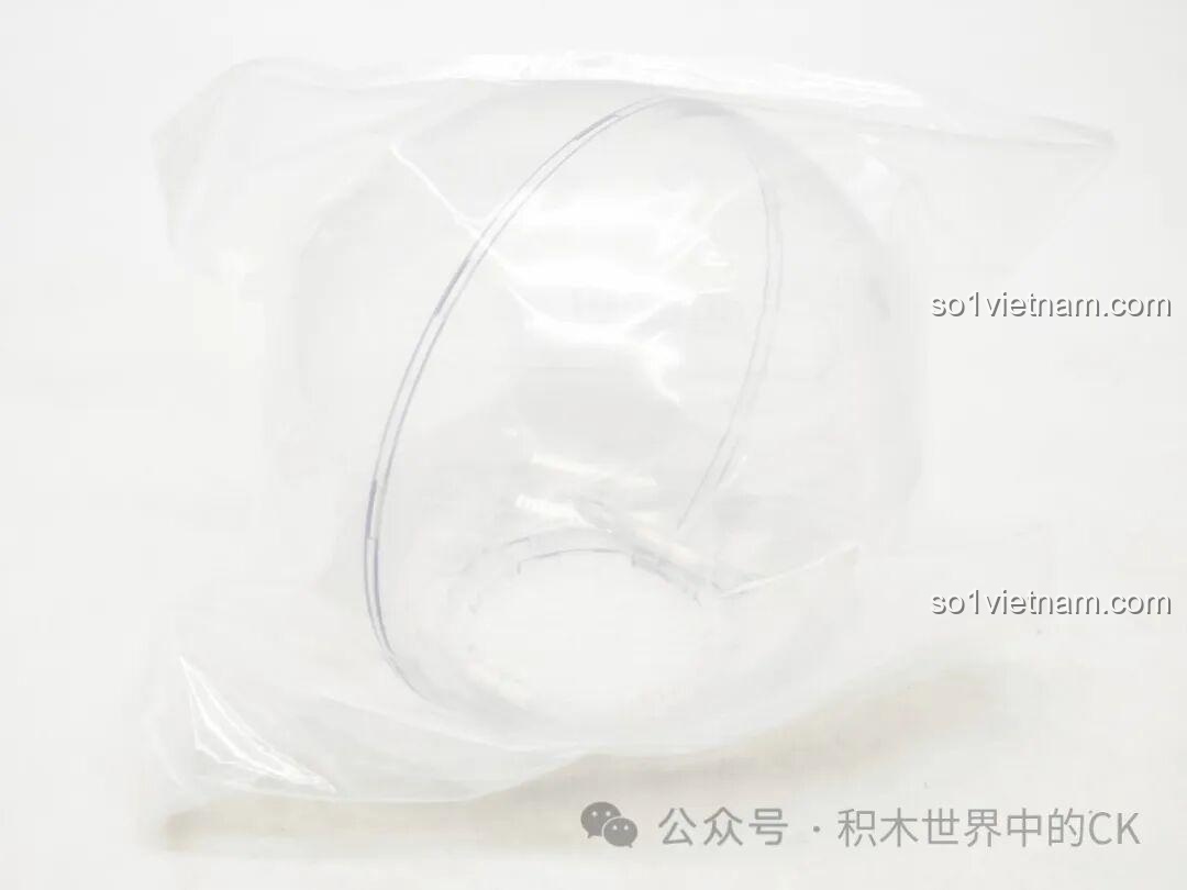 Quả cầu pha lê trong suốt, nơi chứa đèn LED của bộ lắp ghép Rồng Vàng Ôm Ngọc.