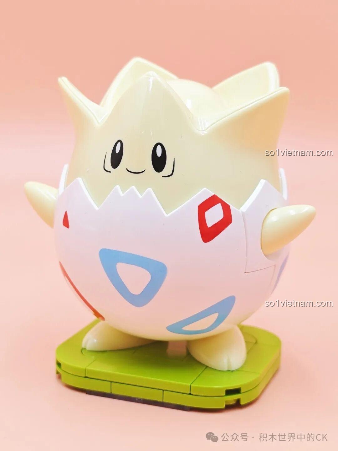 Mô hình Piplup Pokemon K20232 trên nền xanh dương và hồng