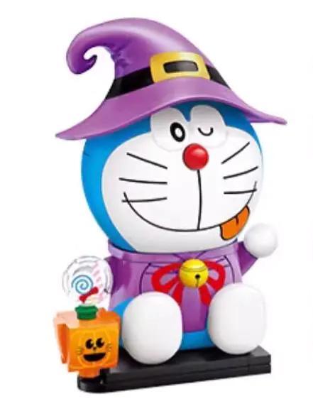 Mô hình Doraemon phiên bản Halloween đội mũ phù thủy, cầm kẹo, bên cạnh là bí ngô, bộ lắp ghép Keeppley K20419