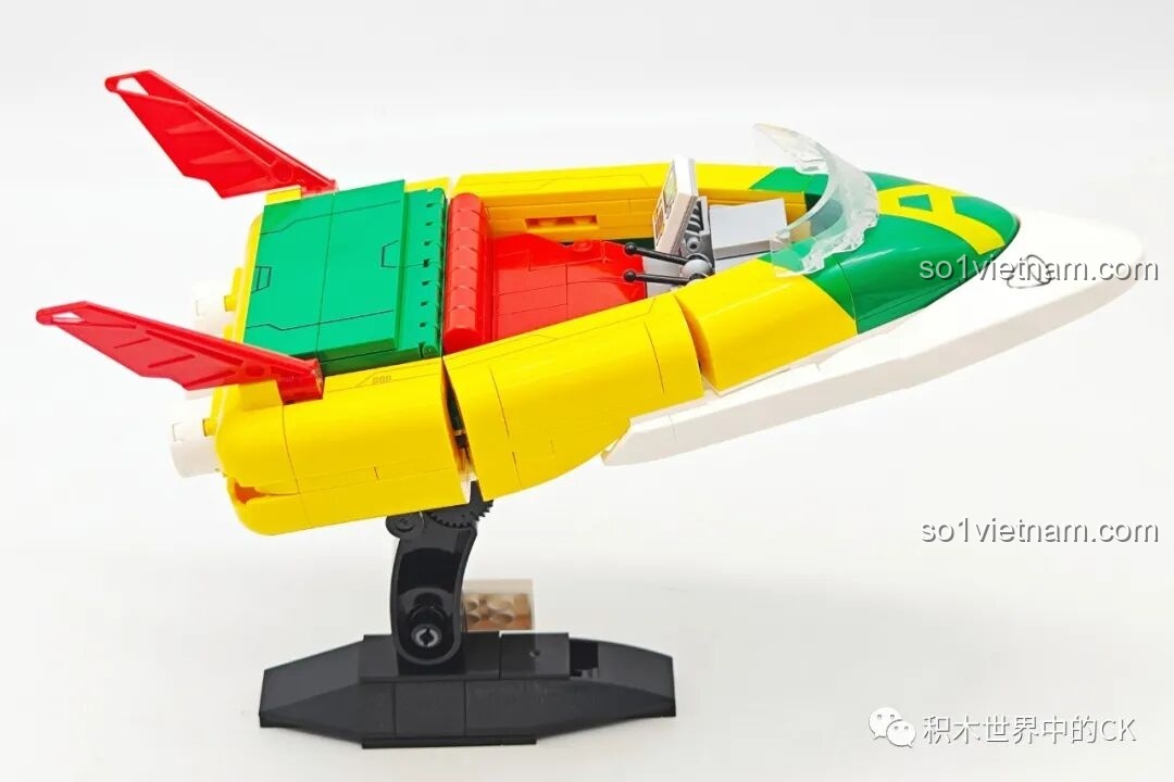 Mô hình Keeppley K20618 với cả hai minifigure Shin-chan và Động cảm siêu nhân