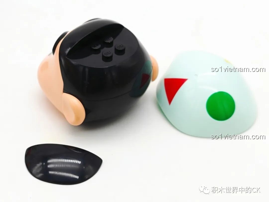 Cận cảnh chân đế trưng bày Keeppley K20619 Xe Lái của Shin-chan