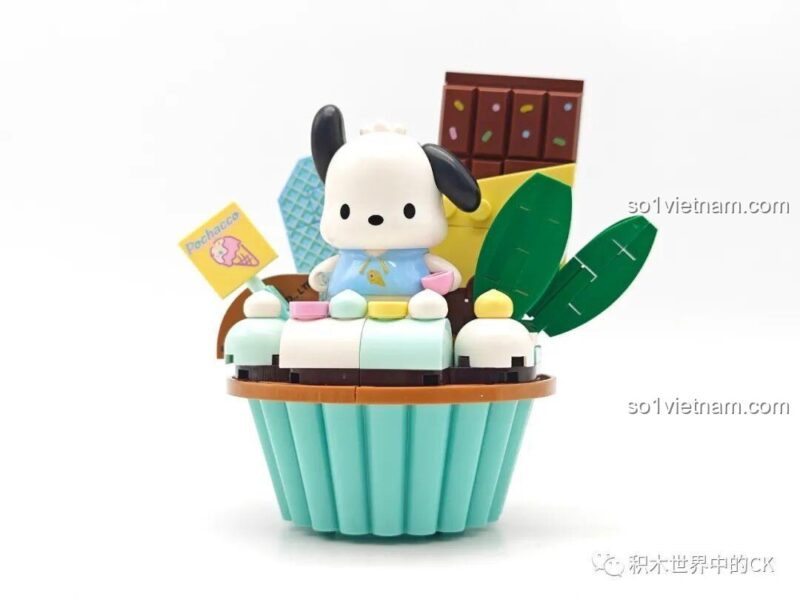 So sánh hộp của hai bộ lắp ghép Keeppley Pochacco K20821 và K20820.