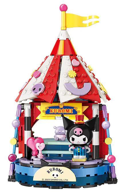 Ảnh chụp chính diện bộ lắp ghép Nhân vật Kuromi K20827 của Keeppley, mô hình rạp xiếc với nhân vật Kuromi ở trung tâm, phù hợp cho con gái 12 tuổi.