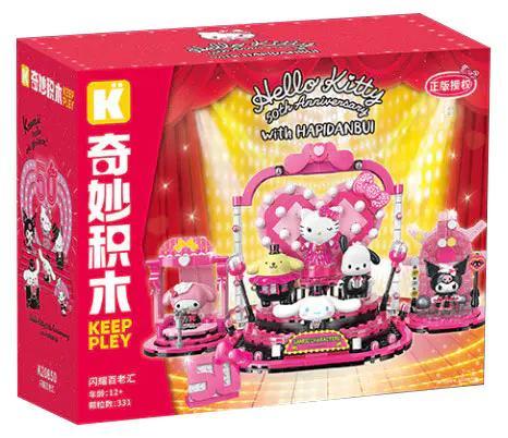 Hộp sản phẩm Keeppley K20850 Bộ Lắp Ghép Sanrio Gia Đình Tỏa Sáng Trên Sân Khấu Broadway - Kỷ Niệm 50 Năm Hello Kitty
