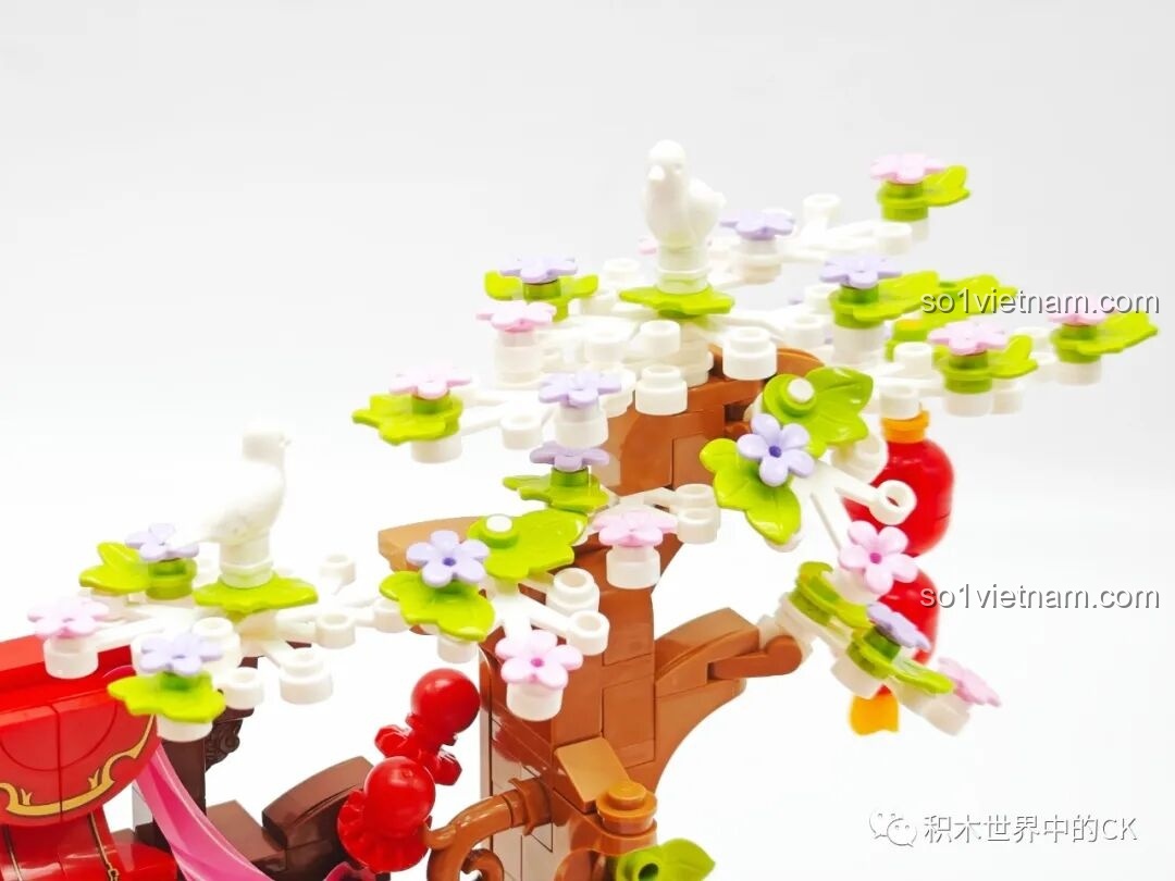 Nhân vật Luna cầm Kim bài 