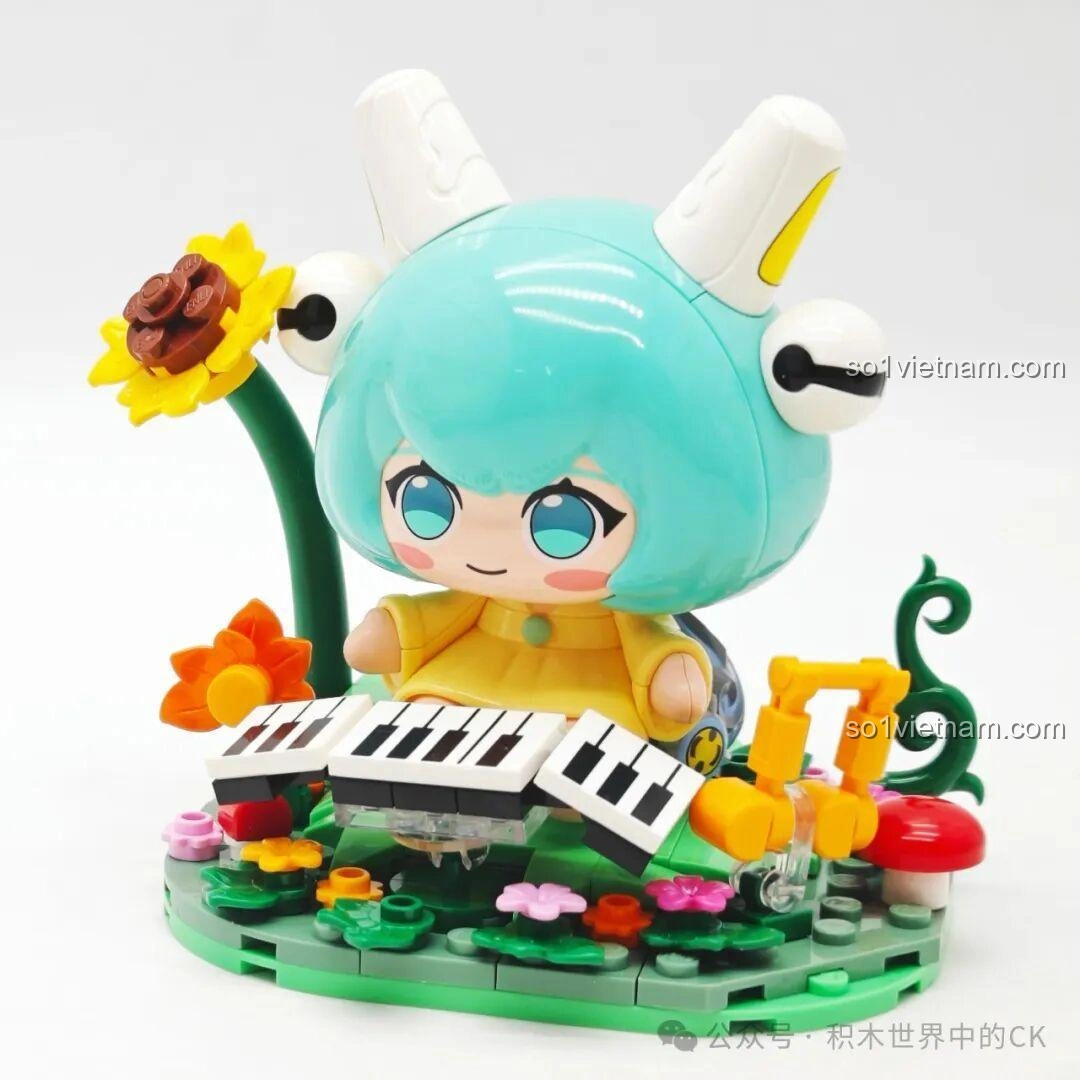 Mô hình hoàn chỉnh của Thái Văn Cơ Thiên Lại Huyền Âm K21108 từ Keeppley, với cây đàn piano và khu vườn hoa lá.