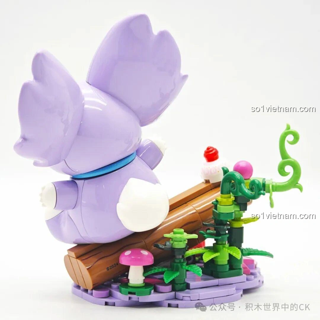 Mộng Kỳ Nhập Mộng Chi Linh K21109 từ bên cạnh, cho thấy chi tiết nấm và các loại cây nhỏ.