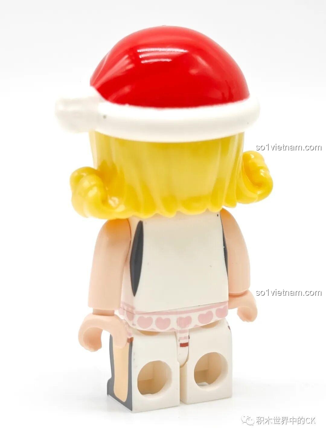 Lắp ráp chi tiết bên trong quả cầu tuyết