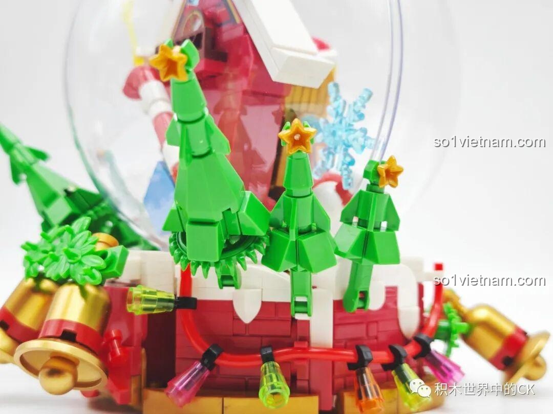 Chi tiết quà tặng và bông tuyết trong quả cầu tuyết