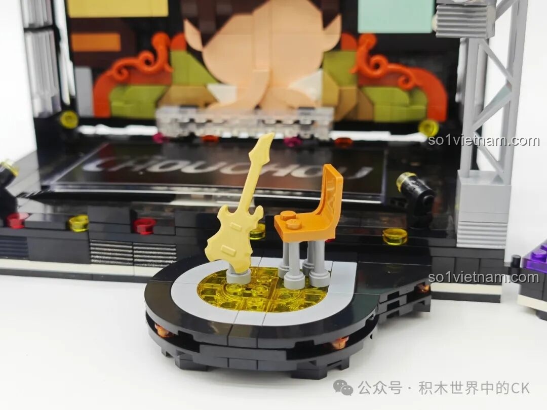 Hoàn thiện sân khấu chính với phông nền 