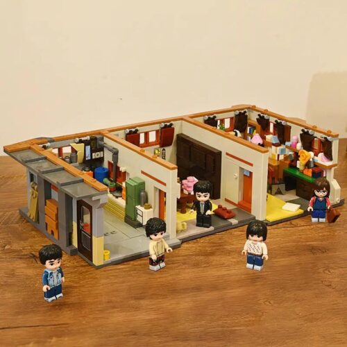 Ảnh chụp thực tế bộ lắp ghép Nhà của Deok-sun Keeppley K22002 sau khi hoàn thành, với 5 minifigures gia đình. Món đồ chơi mô hình giá rẻ cho bé gái 6 tuổi.