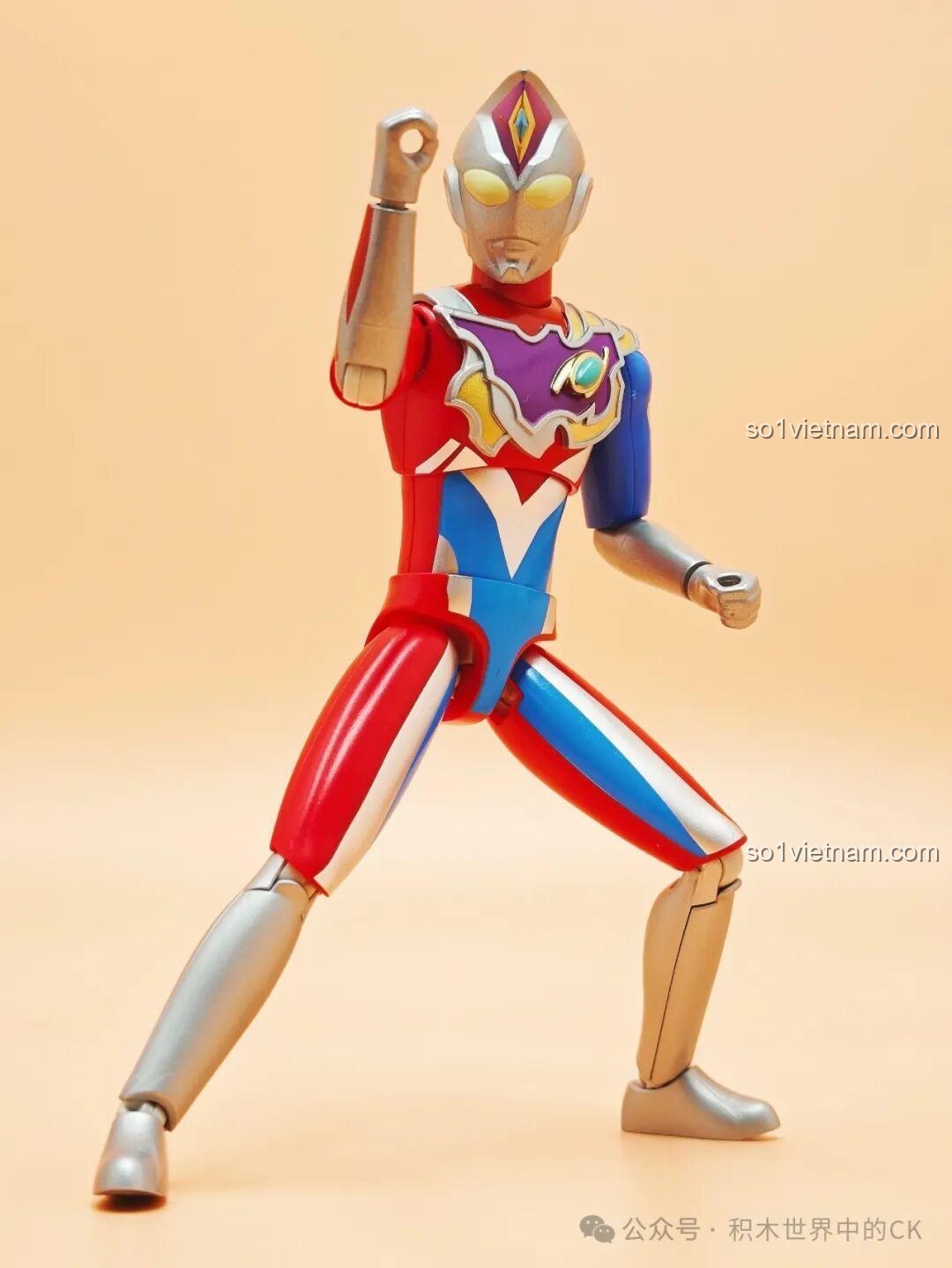 Mô hình Ultraman Z Nguyên Thủy Keeppley K75064 nhìn từ bên cạnh