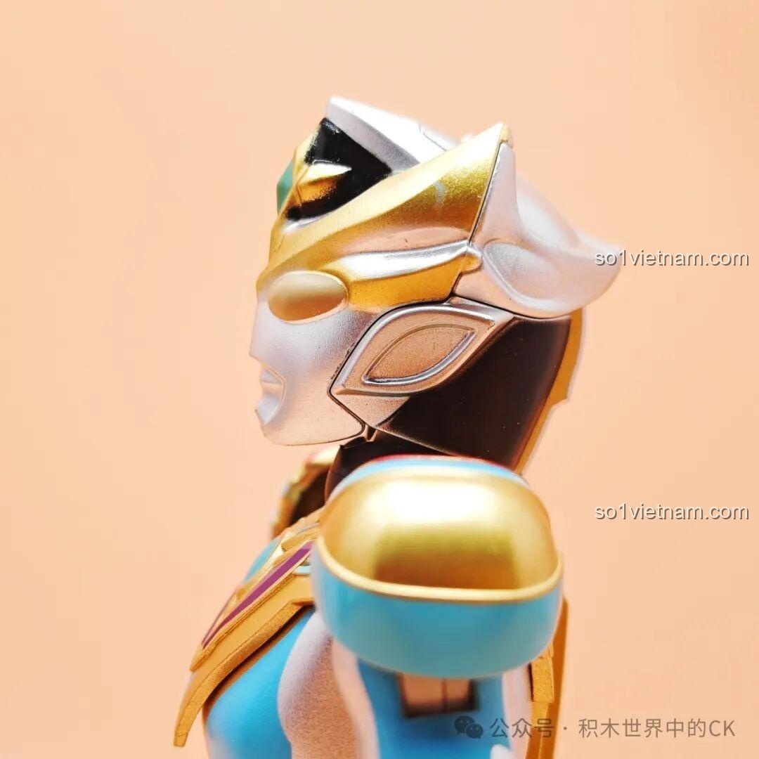 Mô hình Keeppley K75066 Ultraman Decker Mạnh Mẽ với kiếm năng lượng