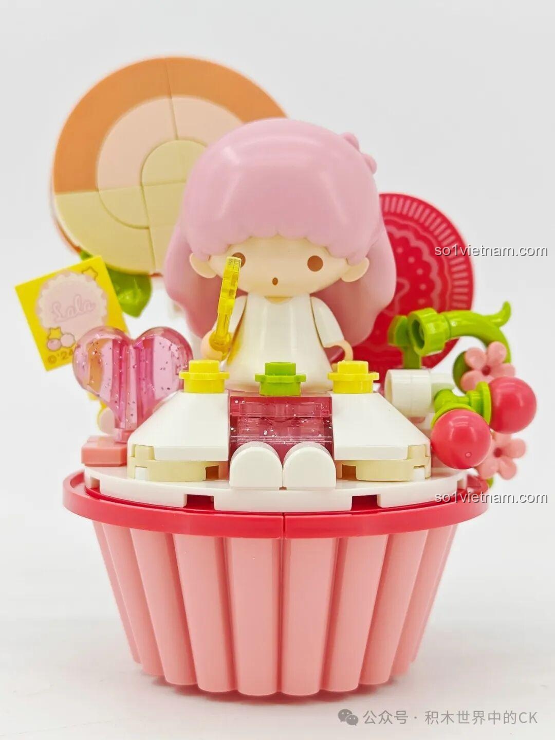 Mô hình hoàn thiện Keeppley K20851 Little Twin Stars Ngôi nhà Quà tặng trên kệ trưng bày