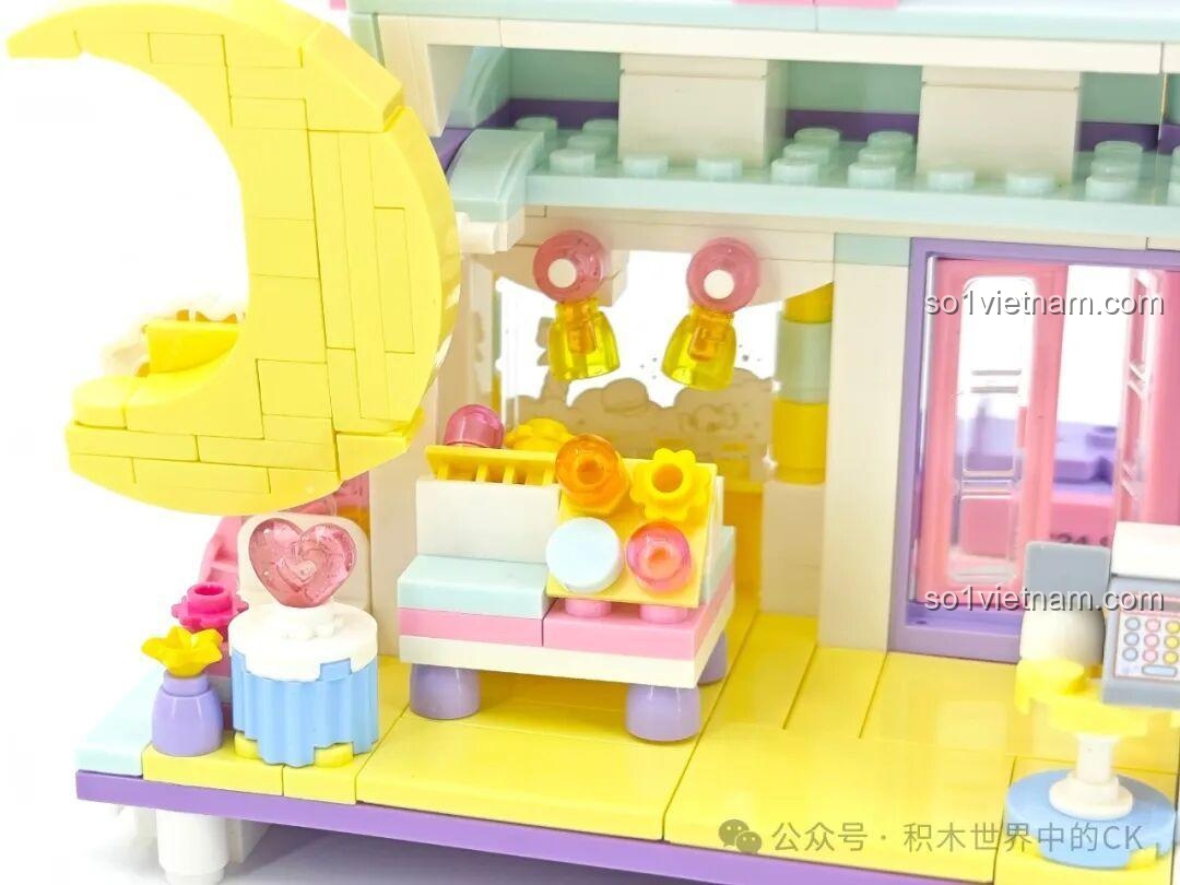 Chi tiết bảng hiệu trên mô hình hoàn thiện Keeppley K20851 Little Twin Stars Ngôi nhà Quà tặng