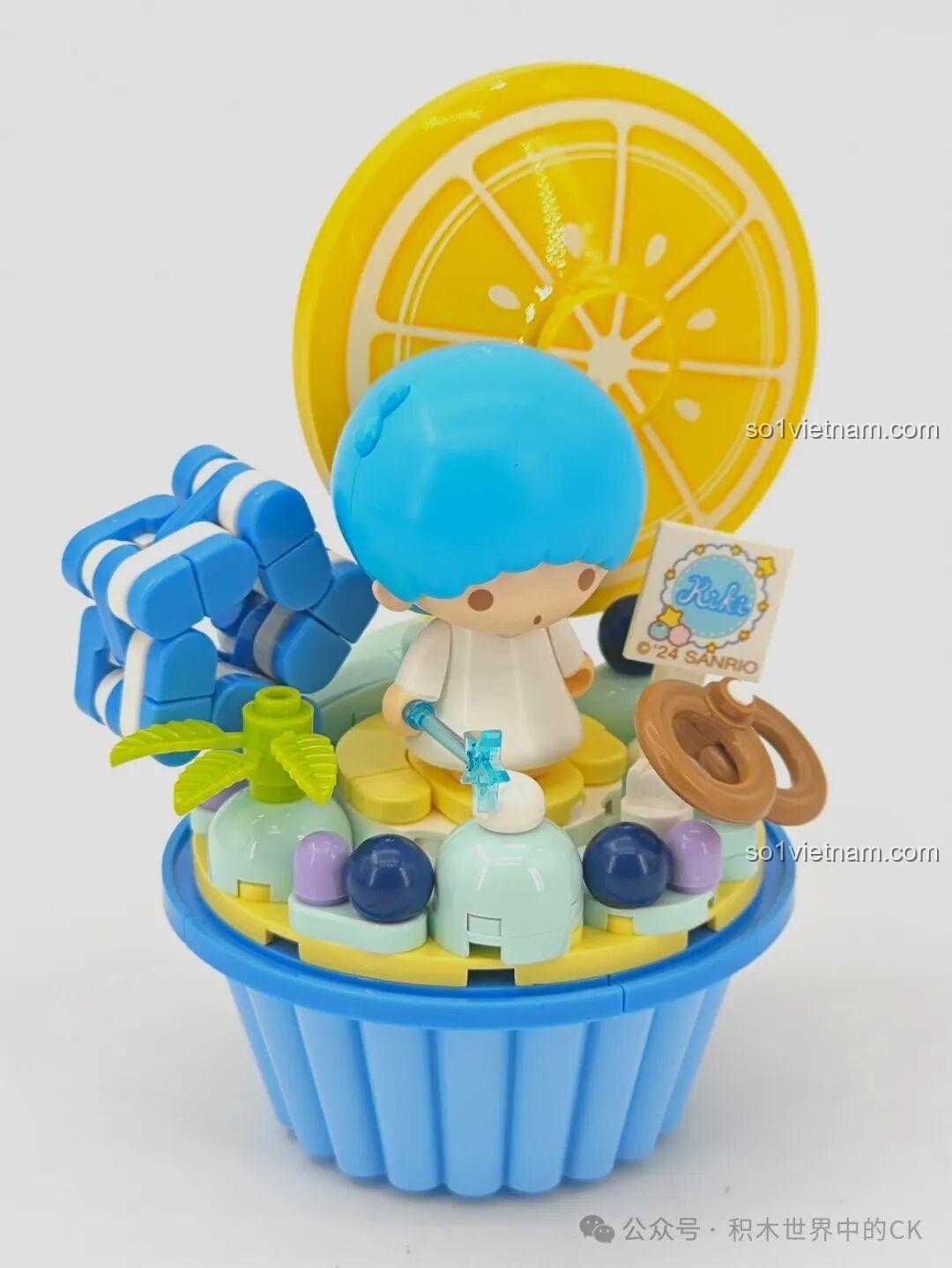 Chi tiết cửa sổ trưng bày trên mô hình hoàn thiện Keeppley K20851 Little Twin Stars Ngôi nhà Quà tặng