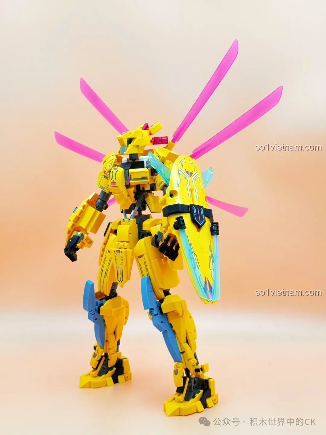 Chi tiết phần tay của Keeppley Lôi Điểu Cơ Thần