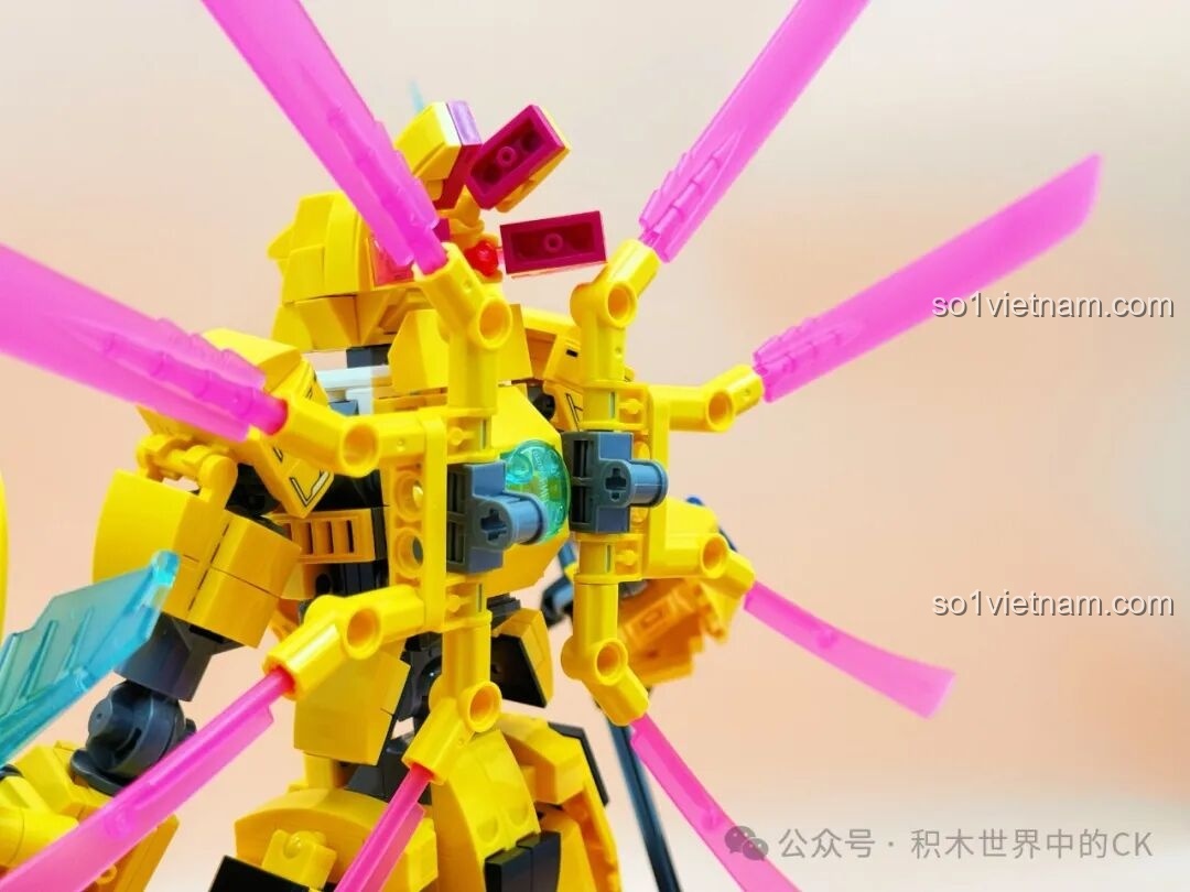 Chi tiết phần cánh tay của Keeppley Lôi Điểu Cơ Thần