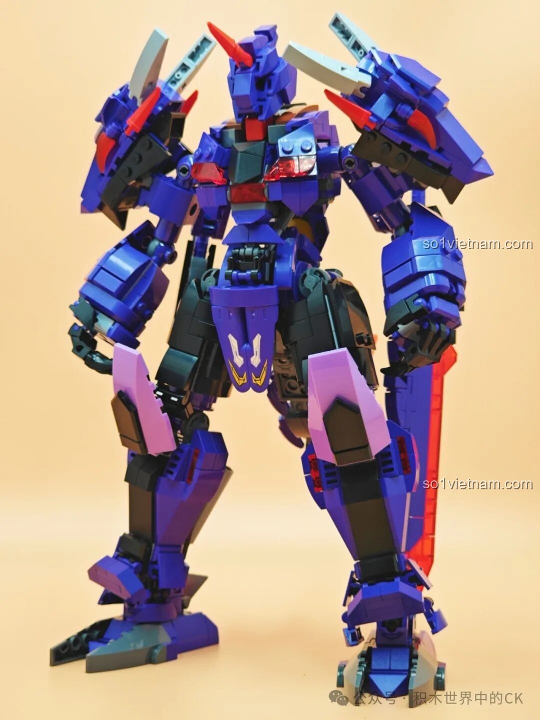 Keeppley Lôi Điểu Cơ Thần tạo dáng