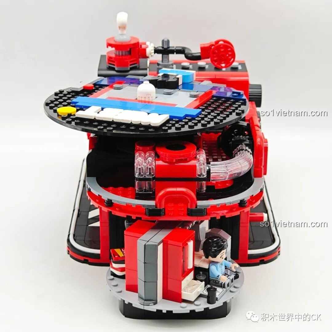 Thành phẩm Máy hát đĩa than Keeppley và loa nhìn từ cạnh phải.