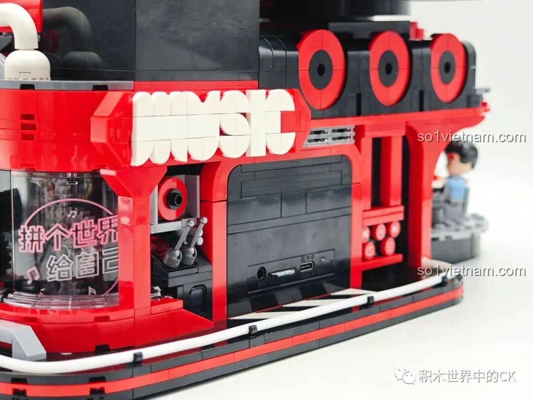 Thành phẩm loa của Máy hát đĩa than Keeppley nhìn từ cạnh trái.