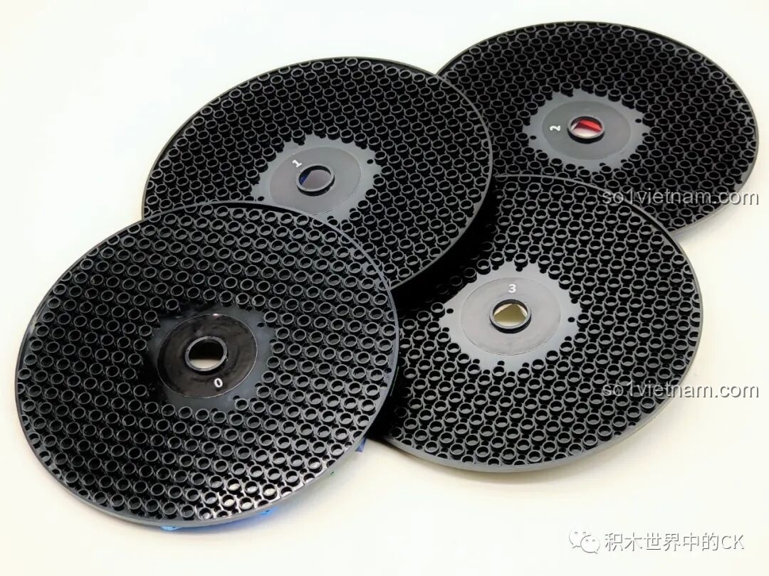 Chi tiết đồng hồ trên tiểu cảnh 