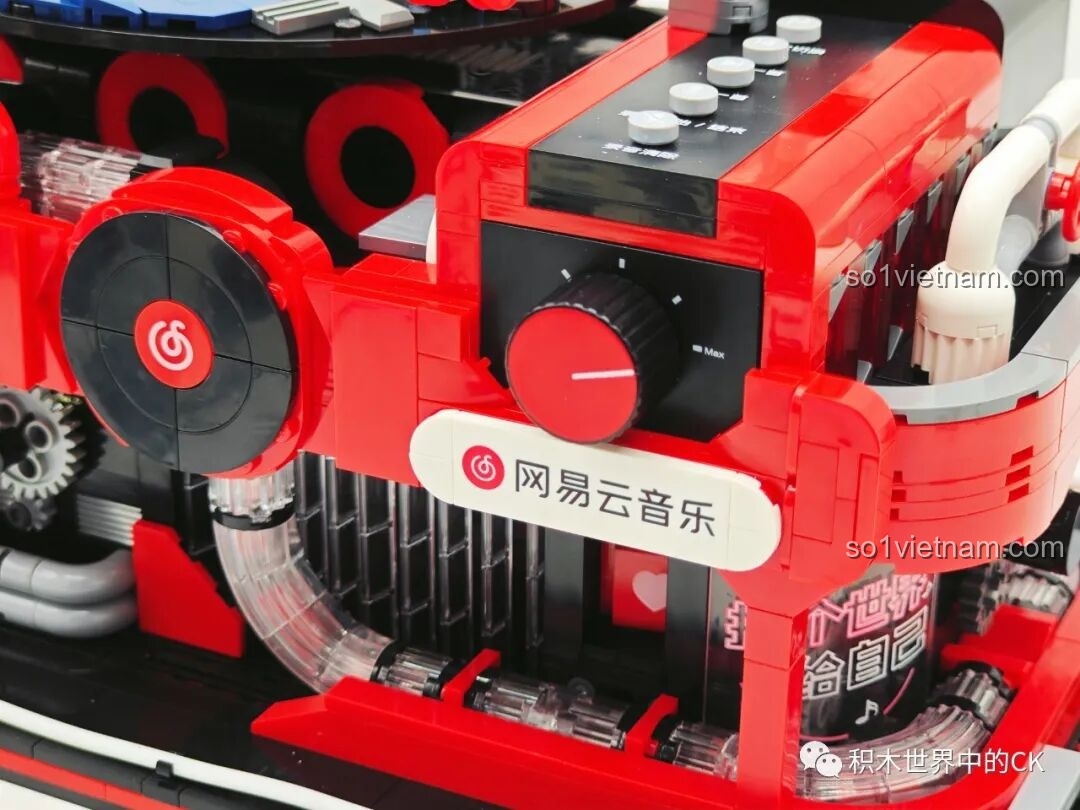 Chi tiết robot trên loa của Máy hát đĩa than Keeppley.