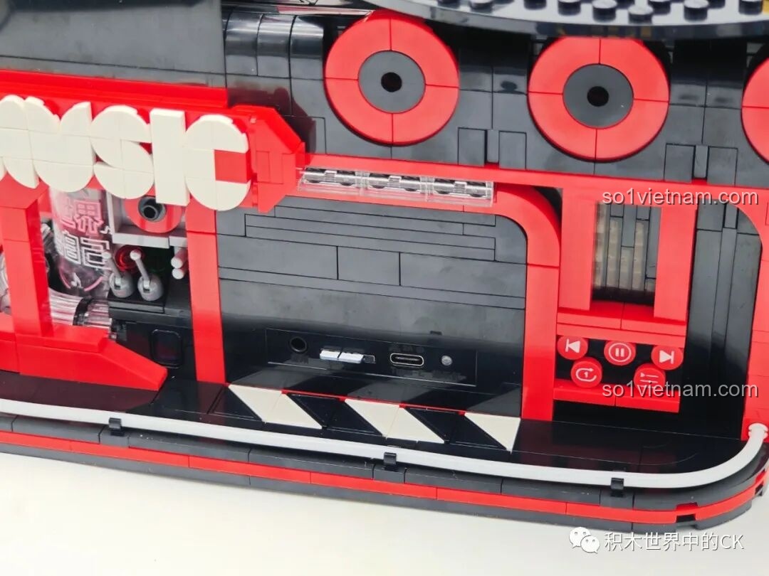 Thành phẩm Máy hát đĩa than Keeppley với các minifigures.