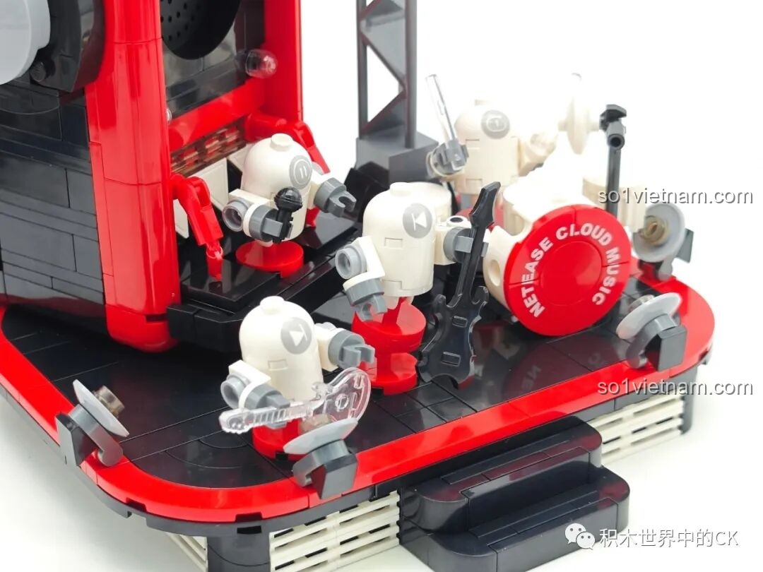 Thành phẩm Máy hát đĩa than Keeppley với các minifigures.