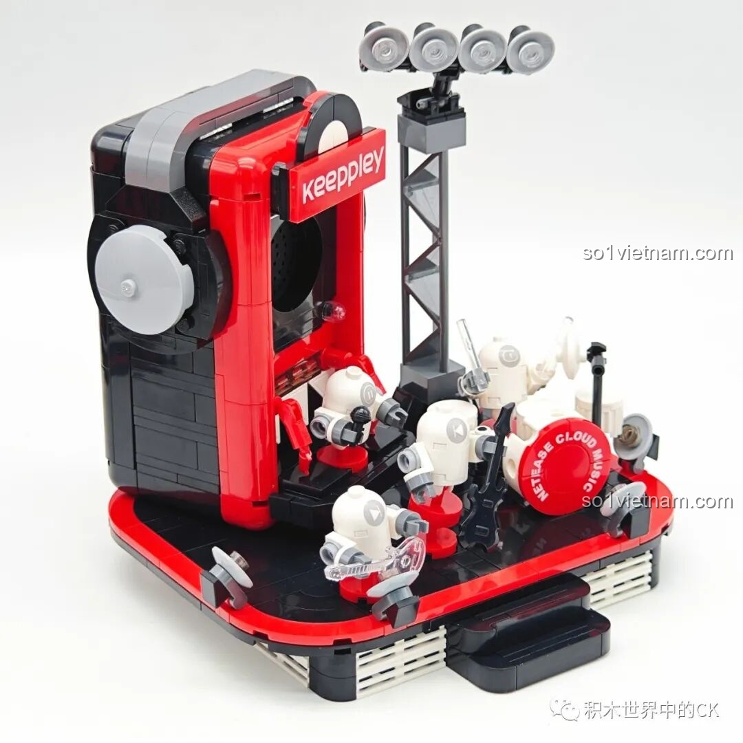 Thành phẩm Máy hát đĩa than Keeppley với các minifigures.