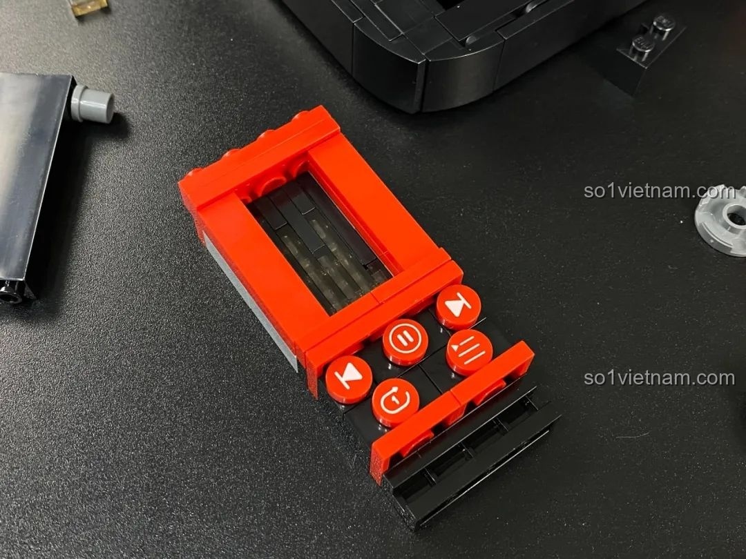 Chi tiết các điểm nhấn màu đỏ trên máy hát đĩa than Keeppley x NetEase Music Vinyl Record Player