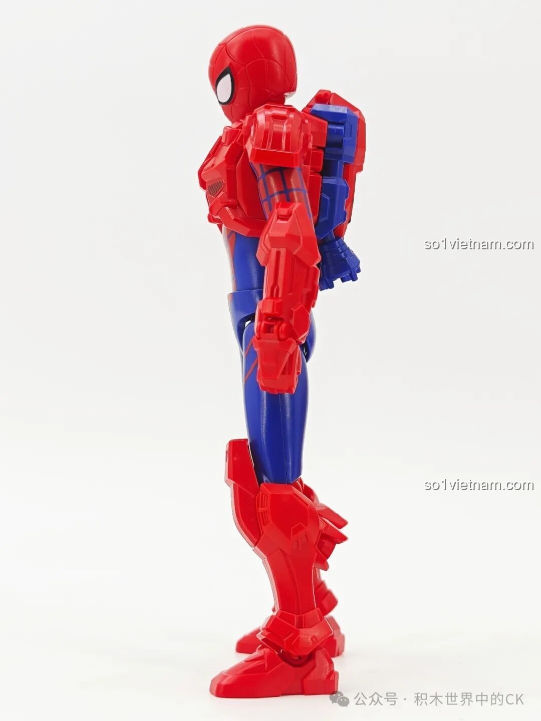Mô hình Spider-Man của Keeppley tạo dáng hành động trong tối