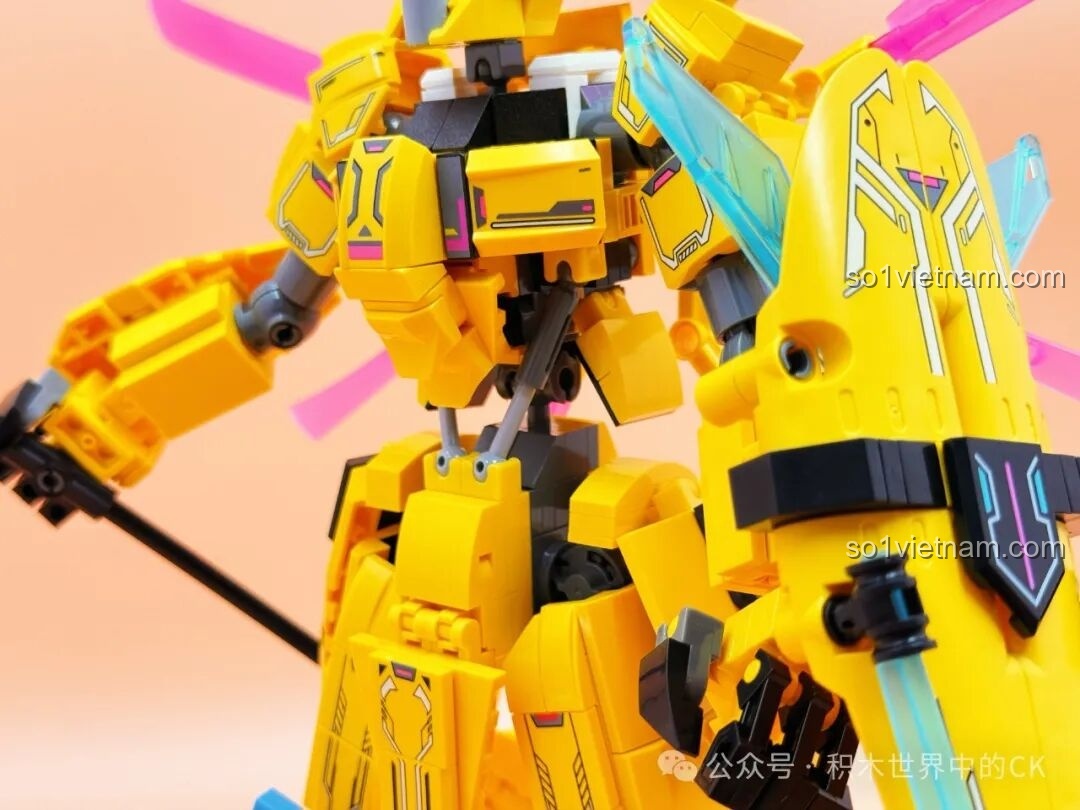 Chi tiết phần lưng của Keeppley Thiên Nhãn Cơ Giáp