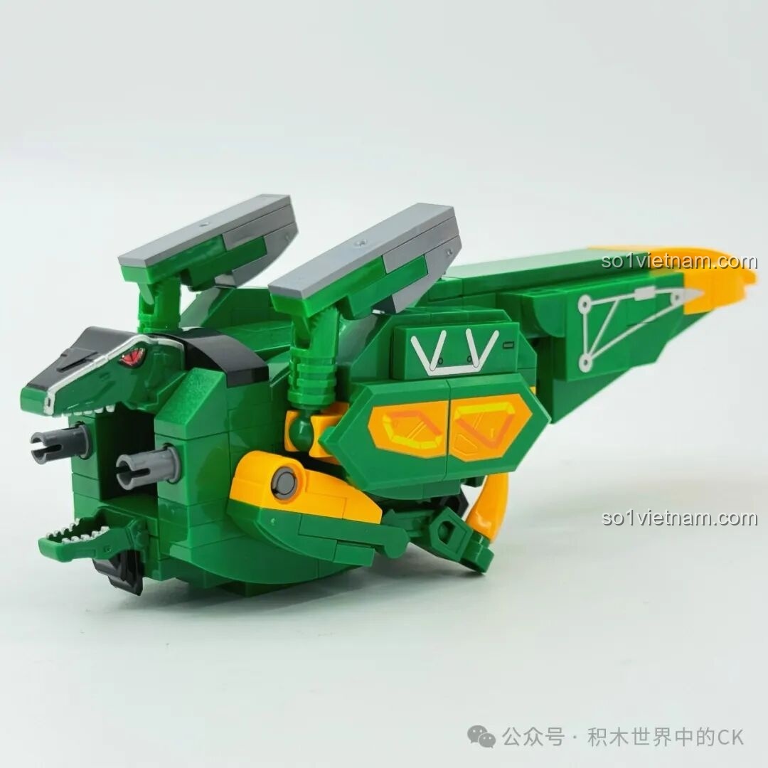 Keeppley Phó Thương Long 82004 được tách rời, chuẩn bị hợp thể thành cánh tay robot.