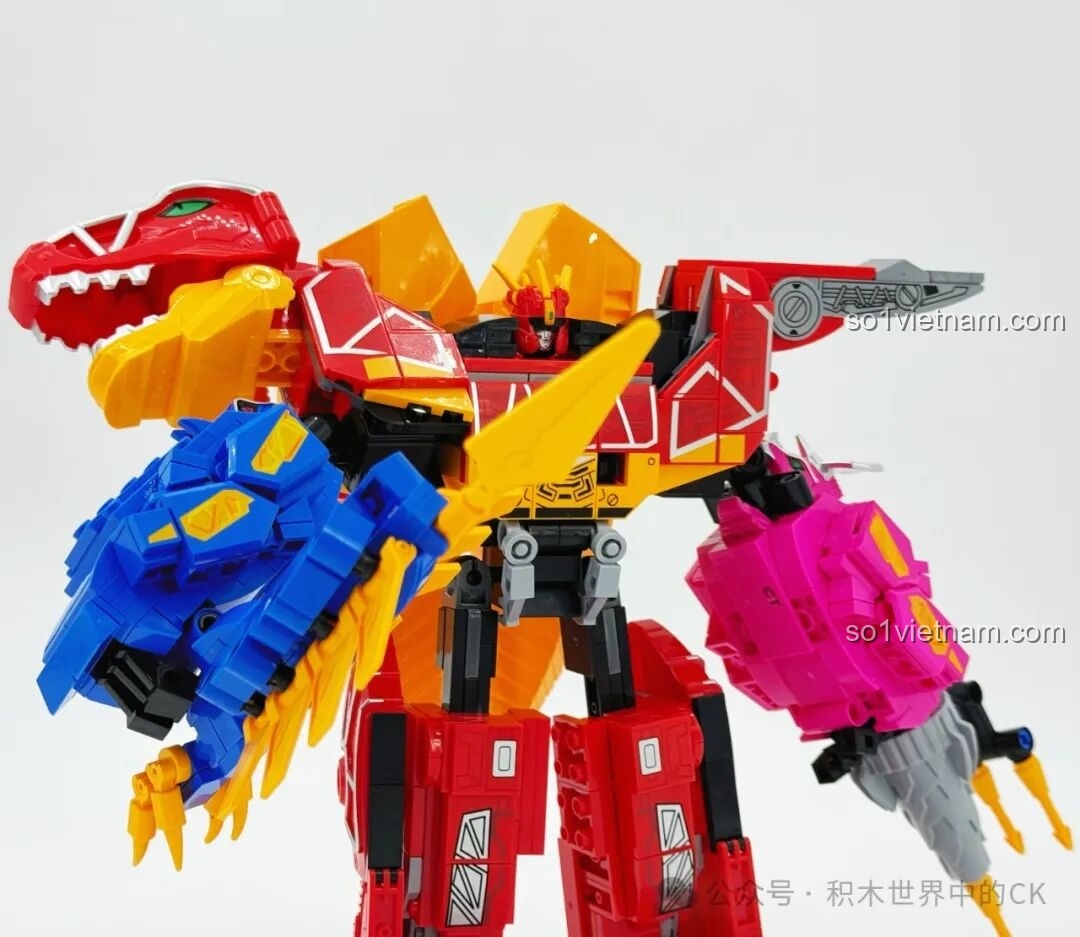 Cận cảnh chi tiết phần chân robot của Keeppley Thú Điện Chiến Đội, với các khớp nối và móng vuốt.