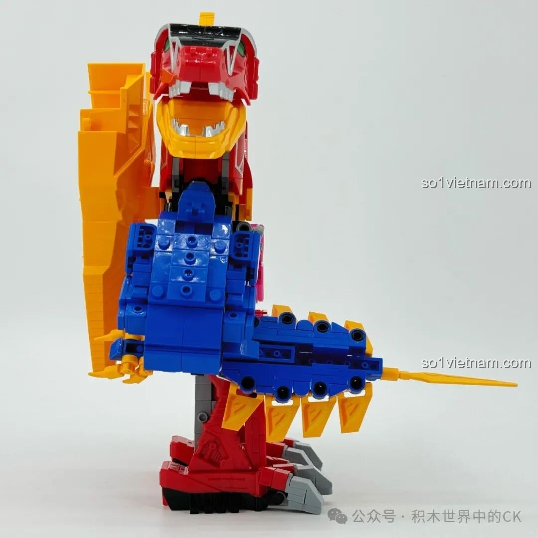 Cận cảnh cánh tay robot từ Keeppley Phó Thương Long 82004, với thiết kế độc đáo.