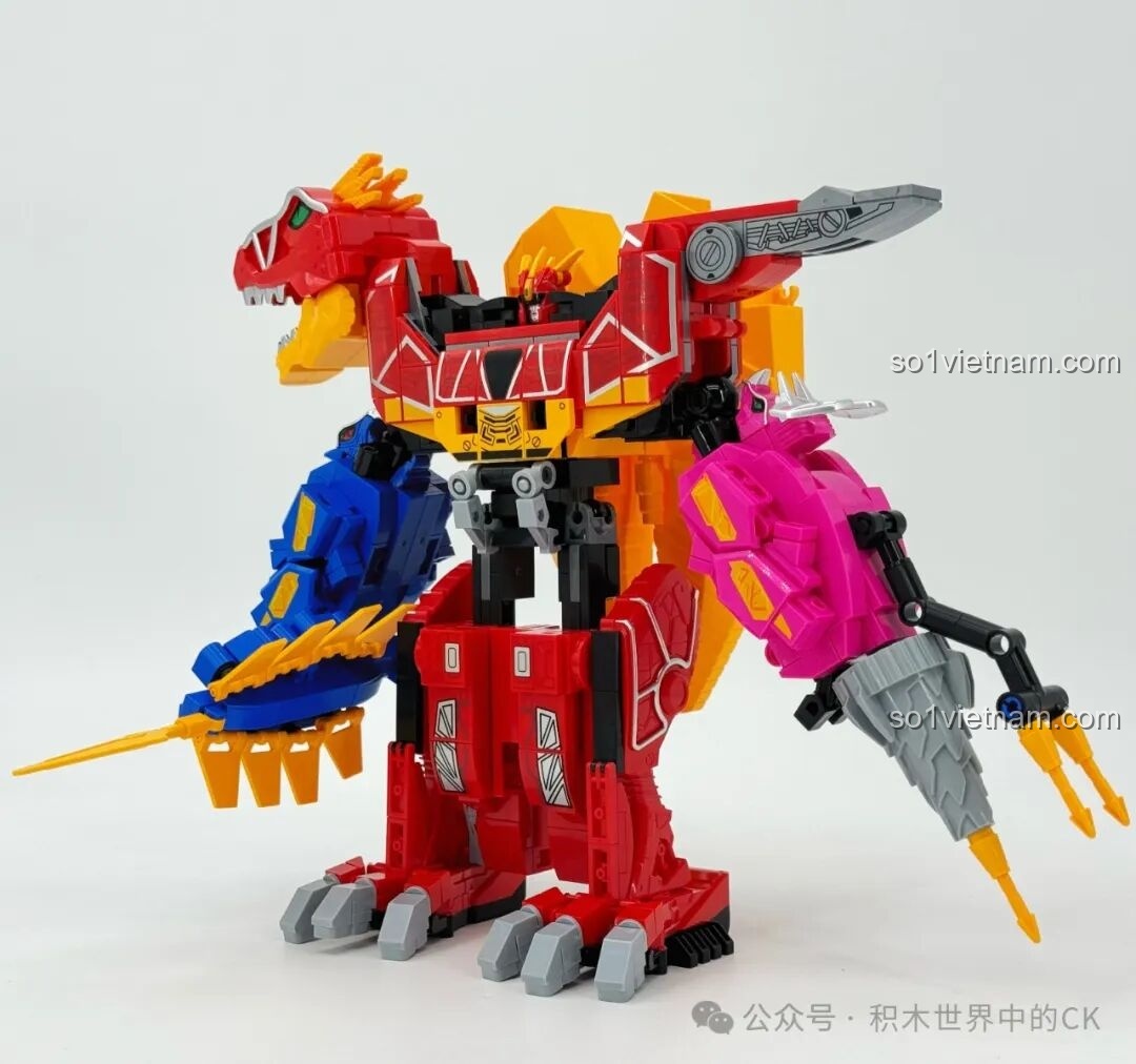 Mặt sau của robot Keeppley Thú Điện Chiến Đội với Kiếm Châm Long và Toản Giác Long làm cánh tay.