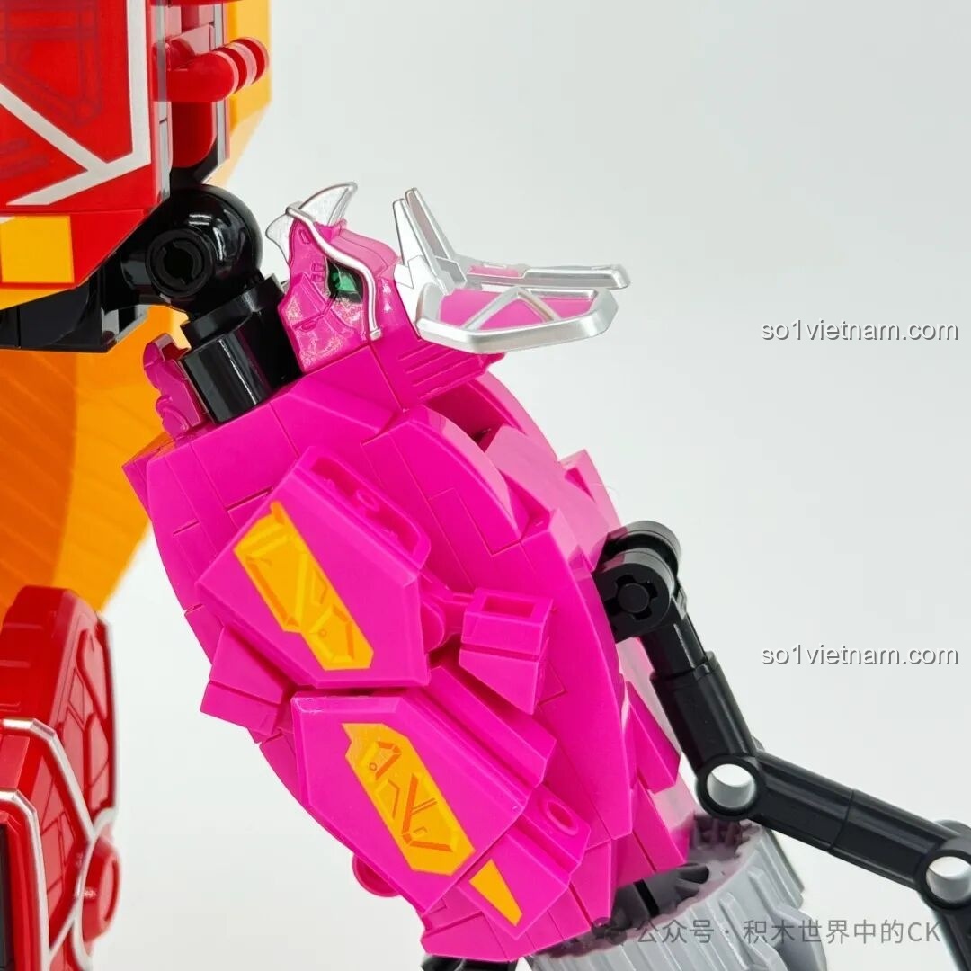 Góc nhìn nghiêng của 5 chú khủng long Keeppley Thú Điện Chiến Đội và robot hợp thể.