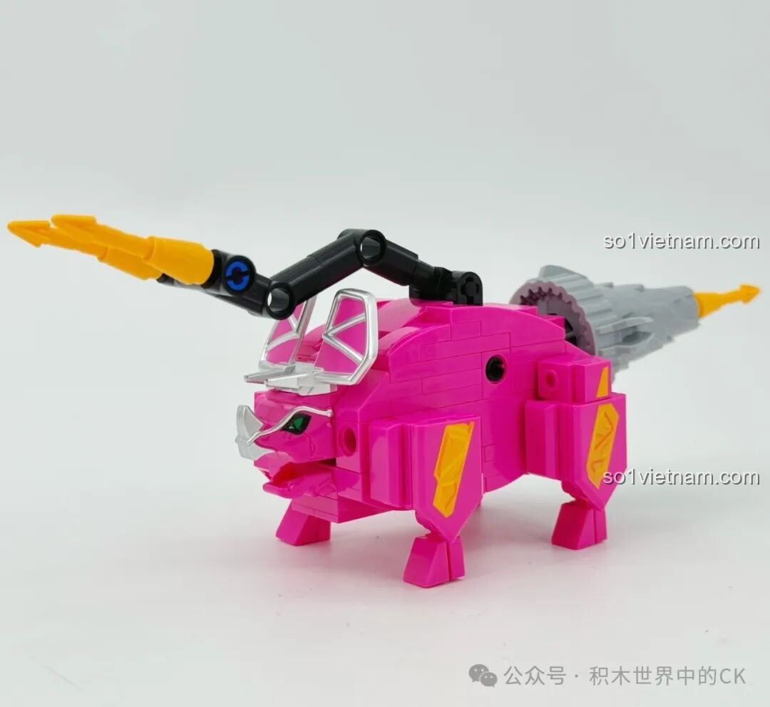 Mô hình Keeppley Toản Giác Long 82003 đã hoàn chỉnh ở dạng khủng long, màu hồng.