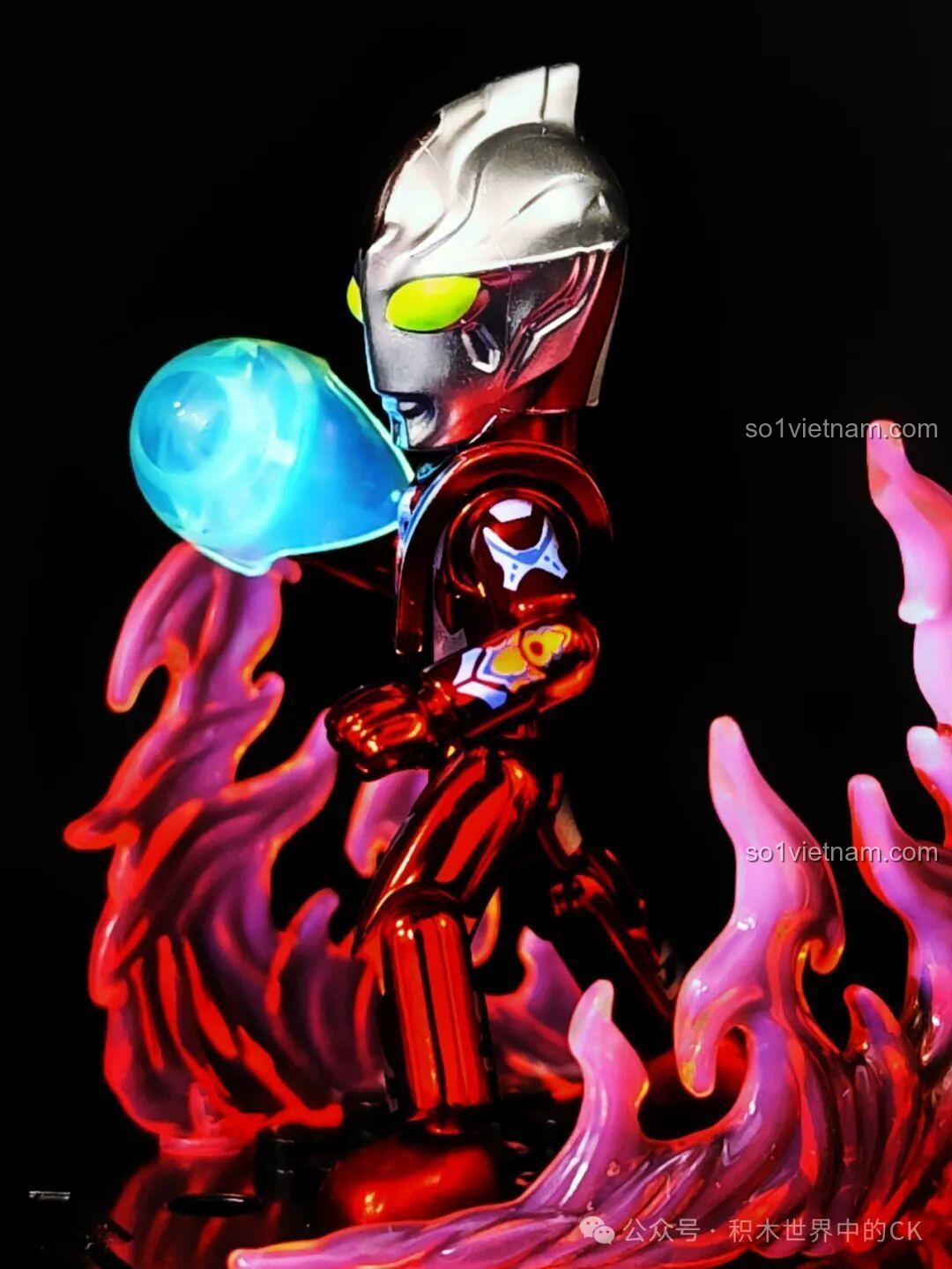 Mô hình Ultraman Ginga trên đế trưng bày của bộ Keeppley Ultraman 75110